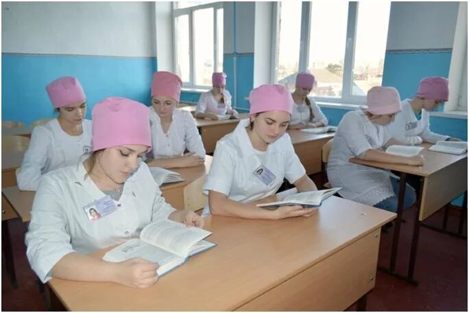Акушерский колледж курсы. Кисловодский медицинский колледж акушерское дело. уржум медицинский колледж.