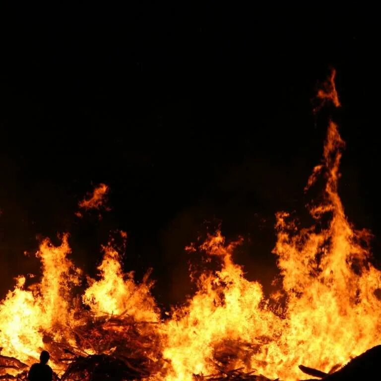 Простой пожар. Простой пожар. Пожар арт. Пожар символ. Средний огонь.