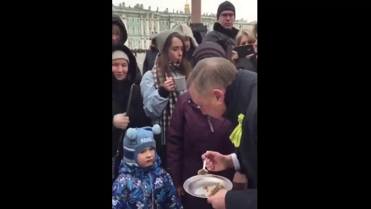 Беглов обнимает зару. Беглов каша. Беглов Мем. Беглов на Донбассе.