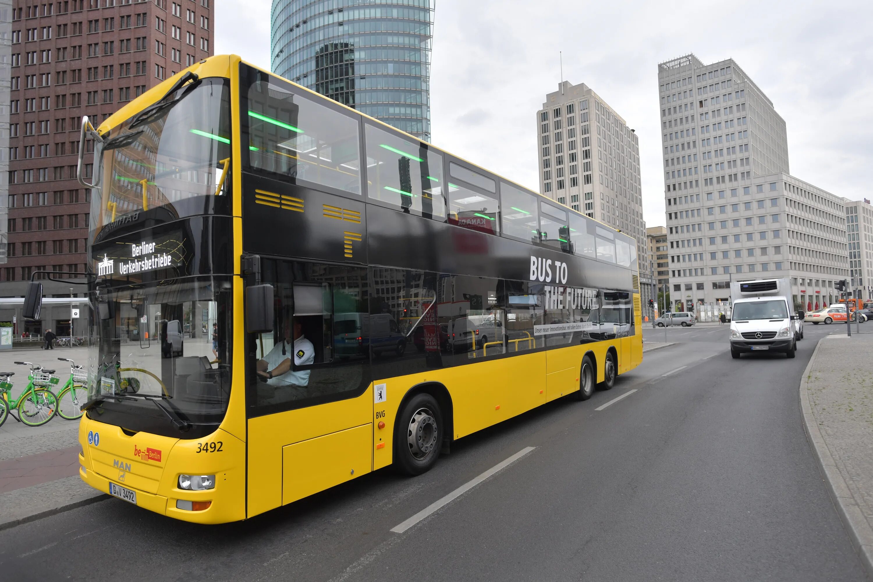 BVG h95. BVG Express автобус. Мерседес автобус Берлин. BVG горожанин.