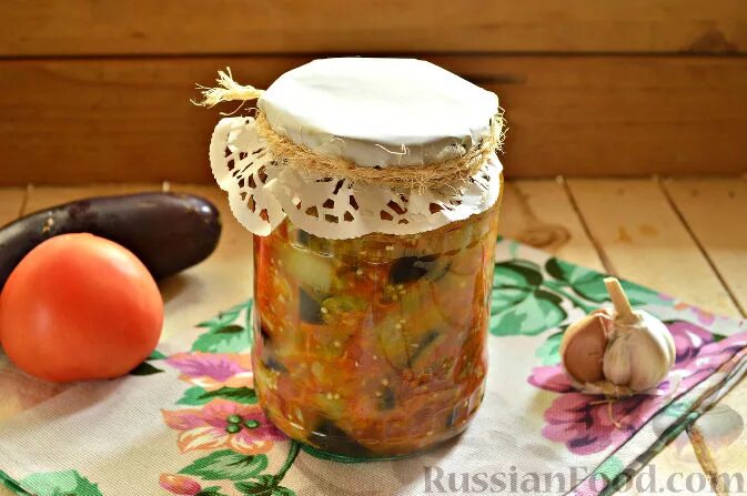 Рецепт салата кабачки и баклажаны. Теплый салат с баклажанами, болгарским перцем и фетой. Баклажаны по-татарски на зиму. Салат с баклажанами и помидорами и сыром моцарелла. Баклажановый салат.