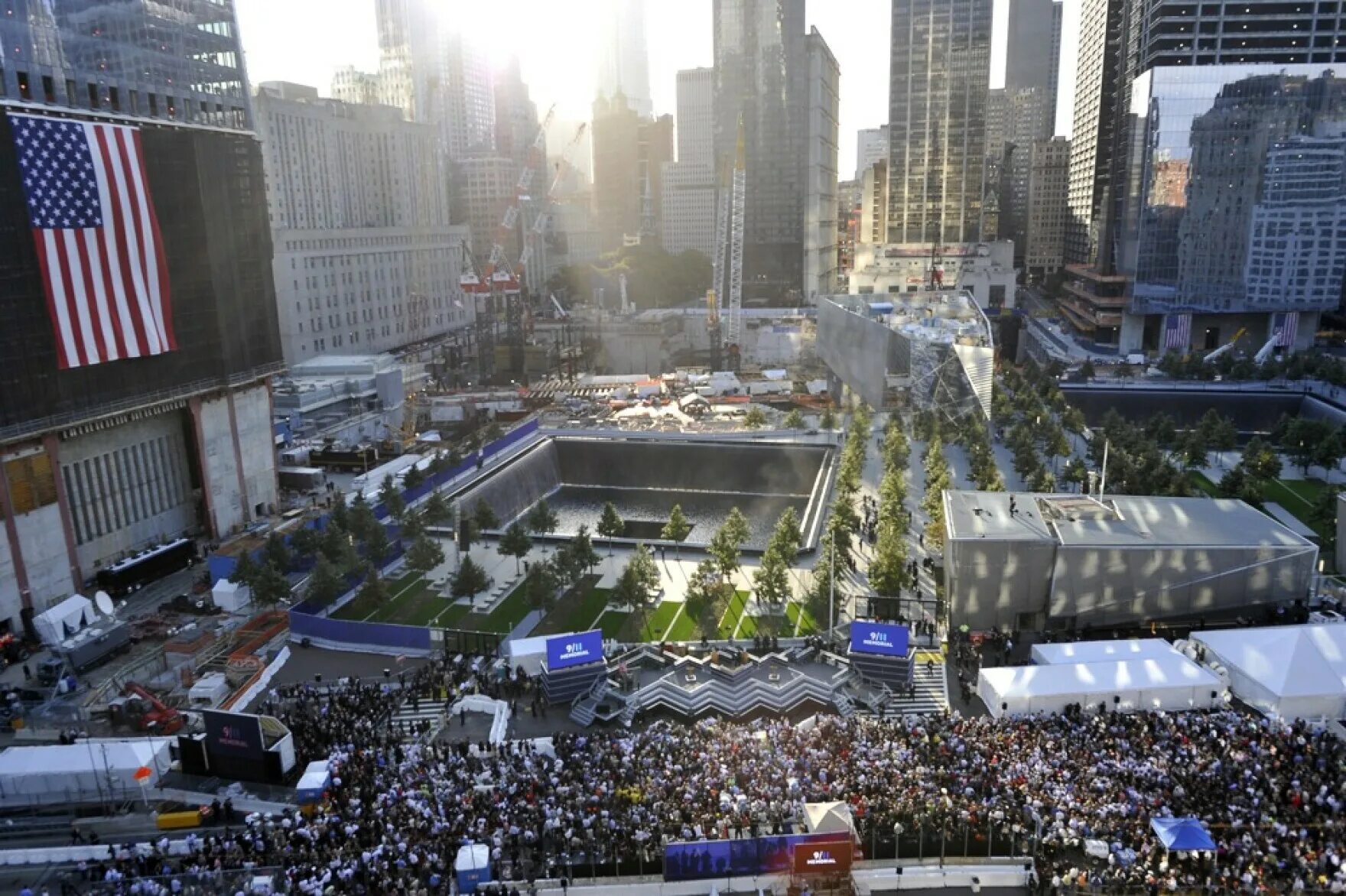 Мемориал 9/11 в Нью-Йорке. Мемориал Граунд Зеро в Нью-Йорке. Мемориал башни Близнецы в Нью-Йорке. Мемориал 11 сентября в Нью-Йорке.