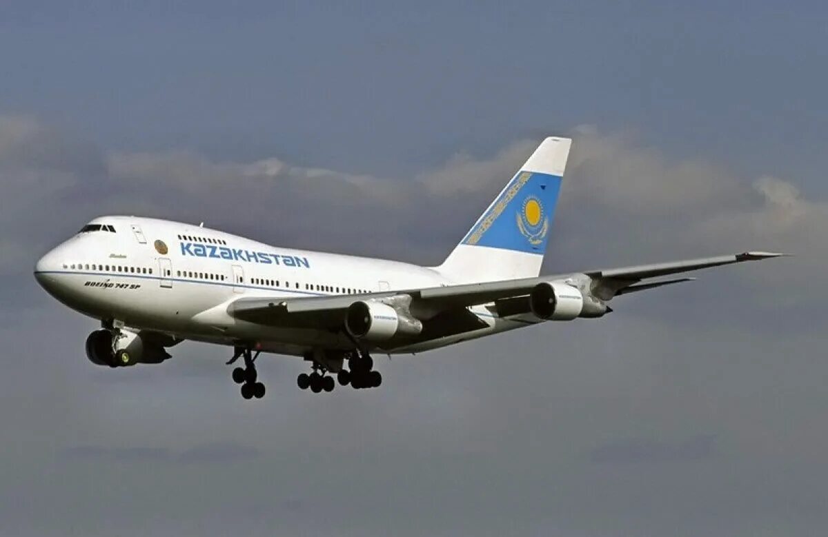 Айр казахстан. Боинг 747 AIRBRIDGECARGO. Авиакомпания Казахстан Эйрлайнс. Самолет Казахстан Боинг 747. Авиакомпания Казахстана Air Astana.