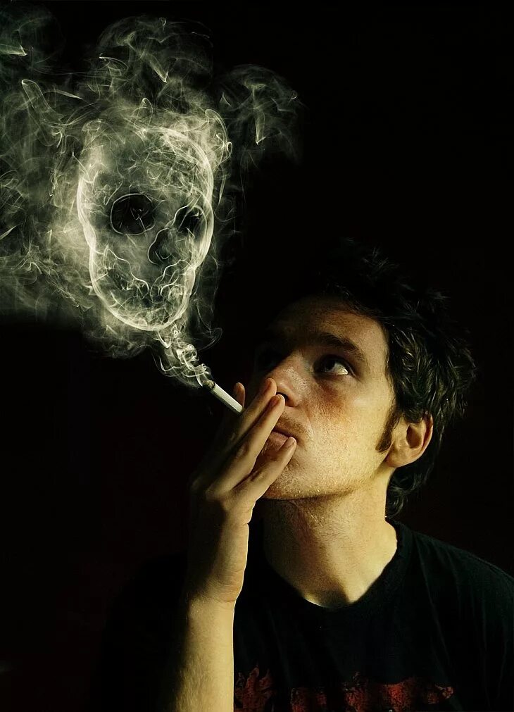Курящий сигарету. Курение. Курящий человек. Человек курящий сигарету. Курение зло.