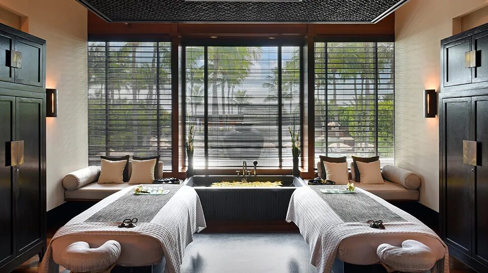 Regis bal harbour resort. Гостиница у вод майами. Белград wellness spa hotel. Курорты майами фото. Алматы аквапарк майами.