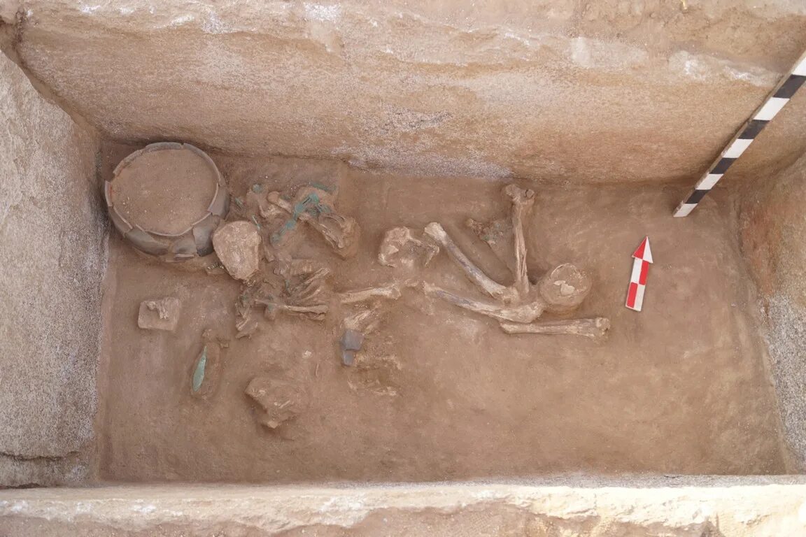 угро-финский амулет 1тыс. комплекс погребений. ямная культура погребения. комплекс погребений. раскопки никитинского могильника рязанская область.