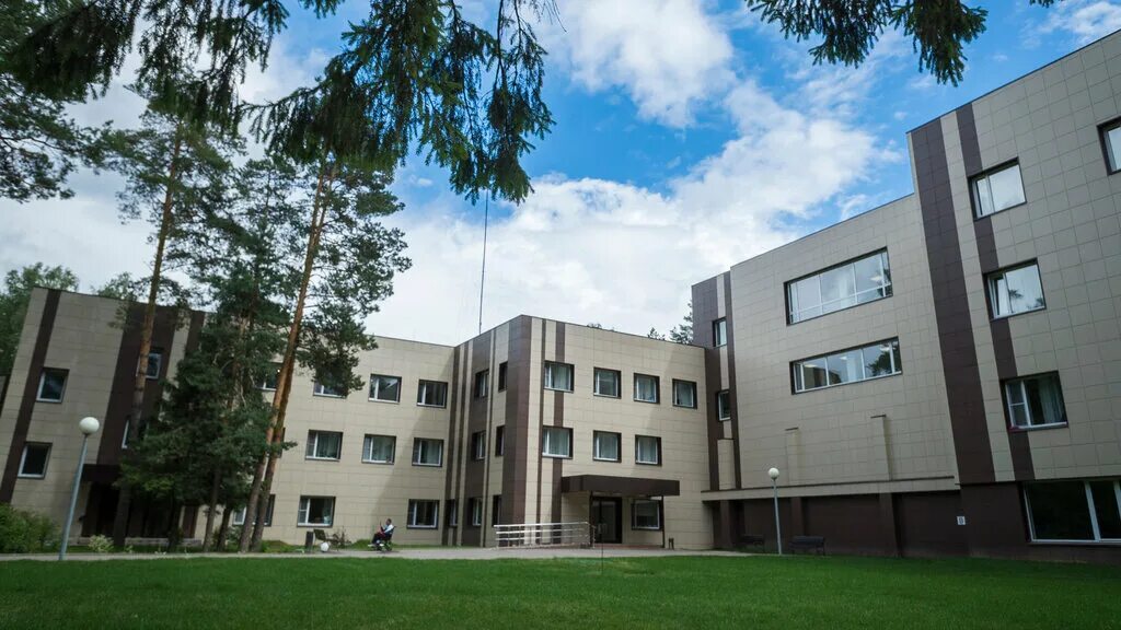 Реабиталиционный центр три сестры. Три сестры реабилитационный центр в Подмосковье. Райки центр реабилитации. Три сестры Щелково реабилитационный центр.