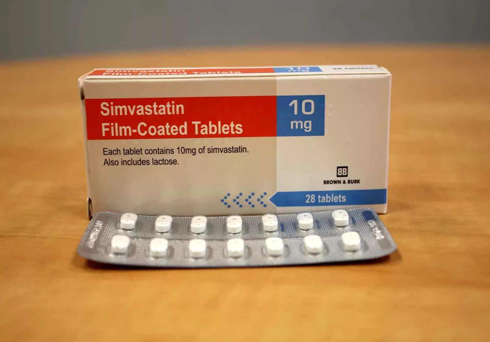 Симвастатин 10 цена отзывы. Симвастатин 10 мг. Симвастатин 40 мг. Лекарство от холестерина симвастатин. Симвастатин фото.