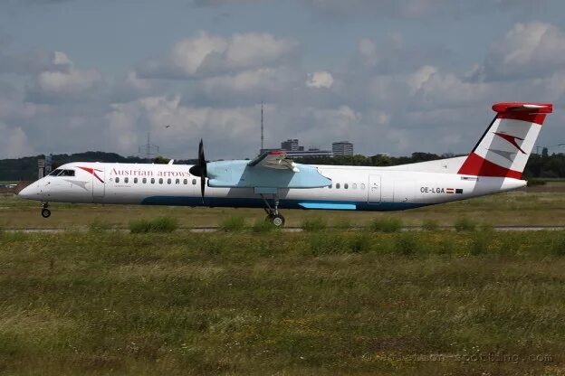 DEHAVILLAND Dash 8 q400. De Havilland Canada DHC‑8-400 Dash 8q. Bombardier q400.