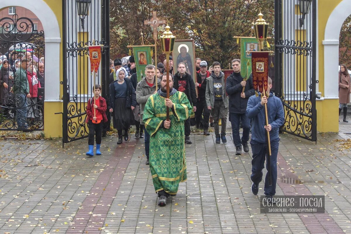 крестный ход сергиев посад. крестный ход 2022 хотьково. празднование 700-летия преподобного сергия радонежского в 2014 г. сергия радонежского. крестный ход тропою преподобного сергия радонежского.