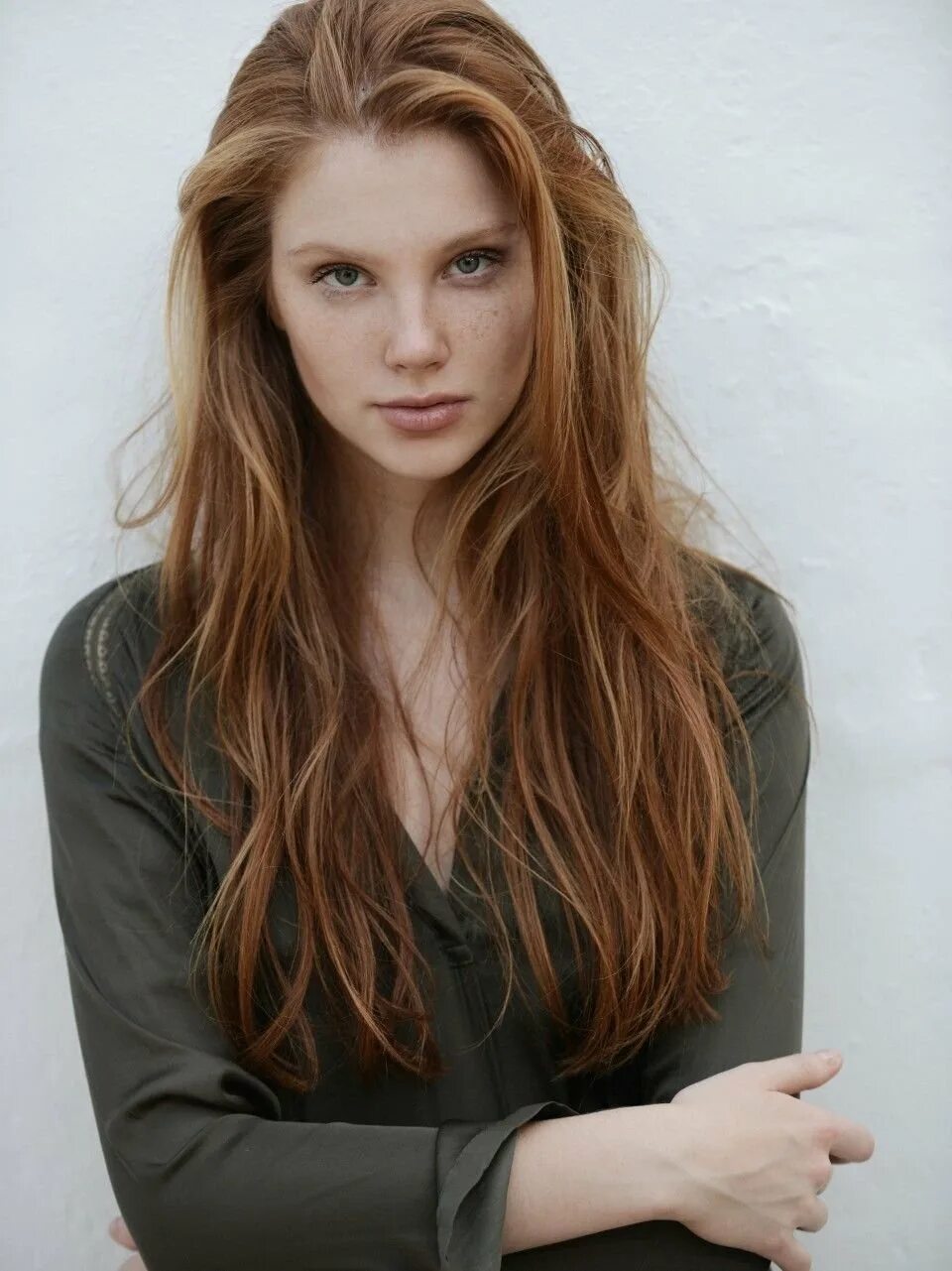 Руссо рыжий цвет волос. Русо рыжий. Айла фишер. Светло рыжие русые волосы. Светло рыжие русые волосы.