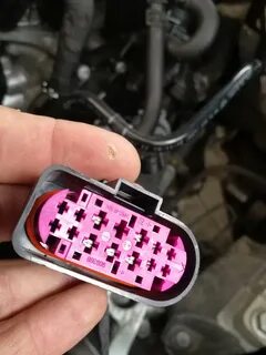 Снять фишку фары поло