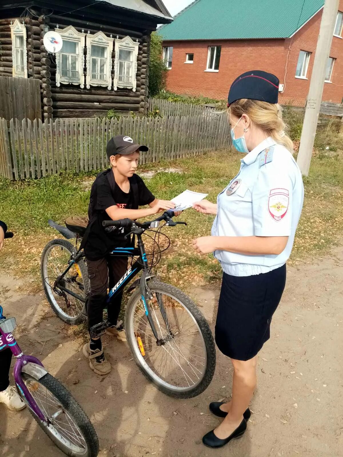 Семья из москвы. День молодежи поселок ува. Работники ува. Новости поселка увинского района. Работники ува.