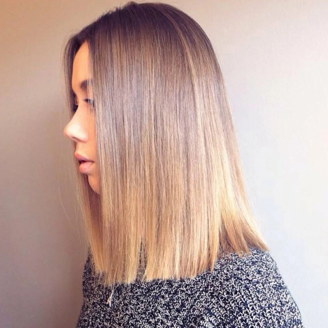 Средняя ровная стрижка. Стрижка Lob long-Bob. Стрижка удлинённое каре прямой срез. Стрижка удлиненное каре прямой срез.