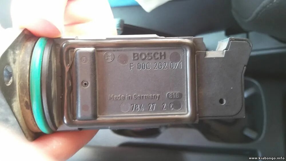 Без датчика дмрв. F00c2g2071 Bosch датчик. Bosch f00c 2g2 044. Датчик массового расхода воздуха Kia Bongo. ДМРВ f002g8338.