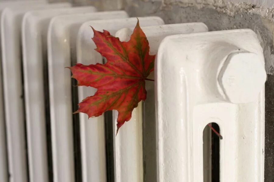 тепло в доме. отопление. тепло дома. тепло дома. холодные батареи.