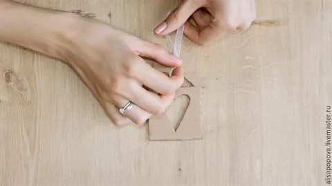 Аккуратно приклеенная