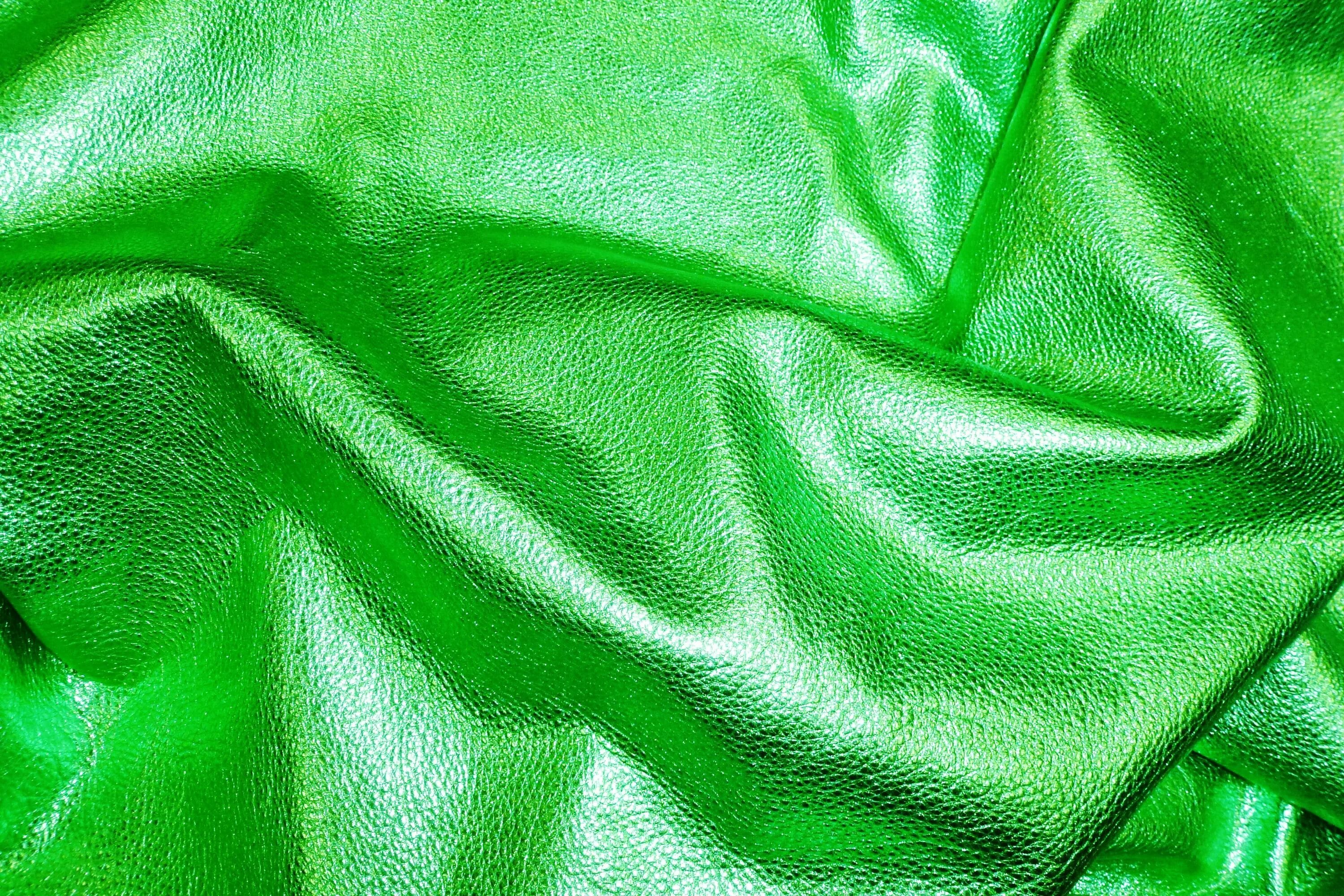 Изумруд металлик. Зеленый металлик. Металлизированный зеленый. Тёмно-зелёный металлик.