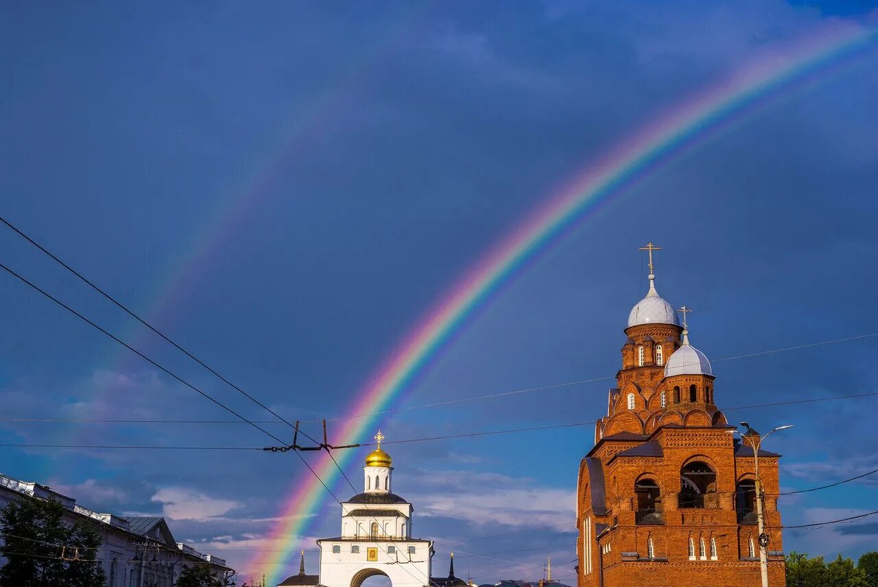 Владимирский город. Города России. Владимир. Золотые ворота во Владимире. Золотые ворота Владимир панорама. Радуга над Троицким собором Псков.