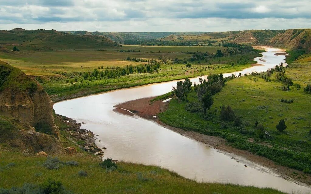 Миссури река. Долина реки Миссури. Река Миссури в Канзасе. Река Миссури Северная Дакота.
