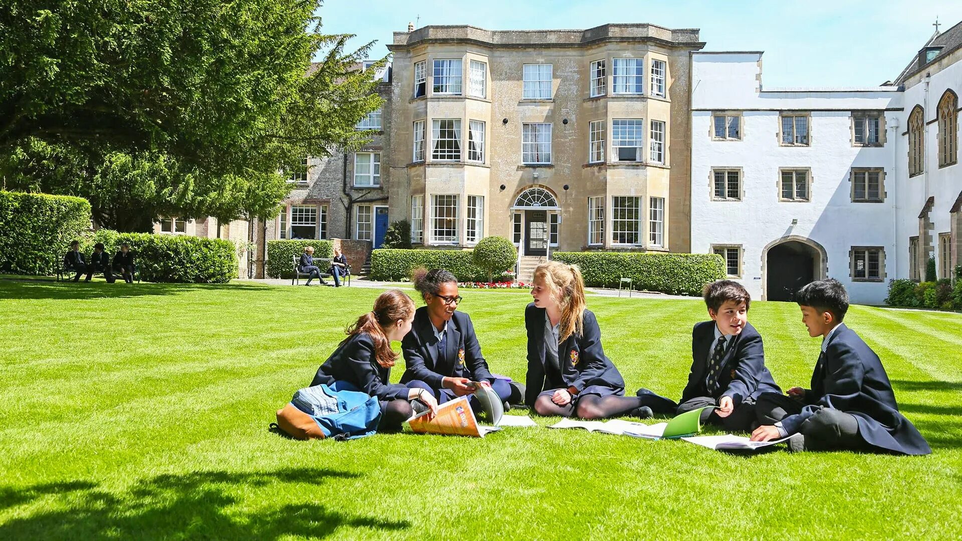 Варминстер. Варминстер Англия. Warminster School. Варминстер стоимость обучения.