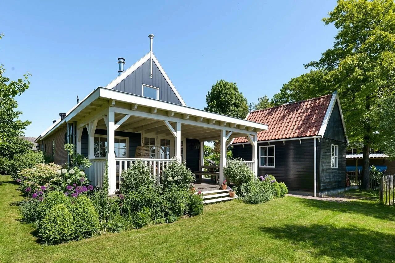 Голландская дом 3. Гитхорн Нидерланды. Домик в голландском стиле. Дачный домик в голландском стиле. Деревянный дом в голландском стиле.