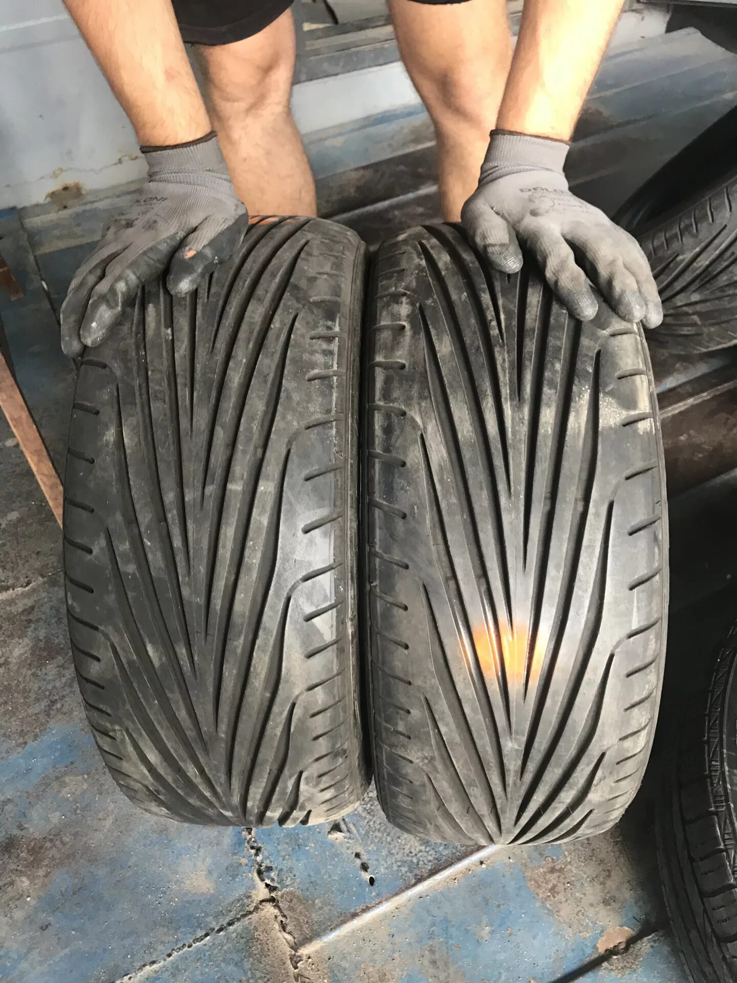 Резина игл. Шины Гудиер игл ф1. Шины Goodyear Eagle f1. Goodyear Eagle f1 драйв2. Гудиер игл ф1 225/55 r17 летние елочкой.