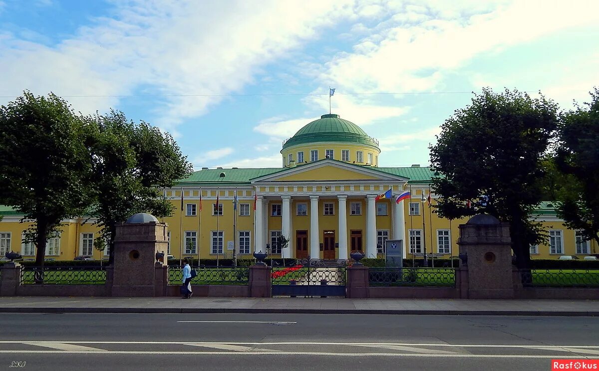 Таврический дворец сайт. Таврический дворец (1783 - 1789). Таврический дворец (1782–1789) Старов. Таврический дворец Потемкина в Санкт-Петербурге.