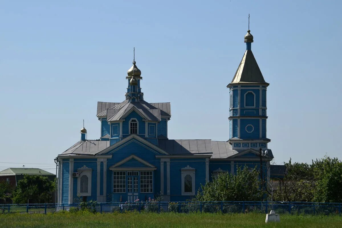 Станица новониколаевская краснодарский край. Храм станица Калининская Краснодарский край. Храм Богоявления станица Калининская. Станица Калининская Богоявленская Церковь. Свято-Богоявленская Церковь, Калининская Краснодарский край.