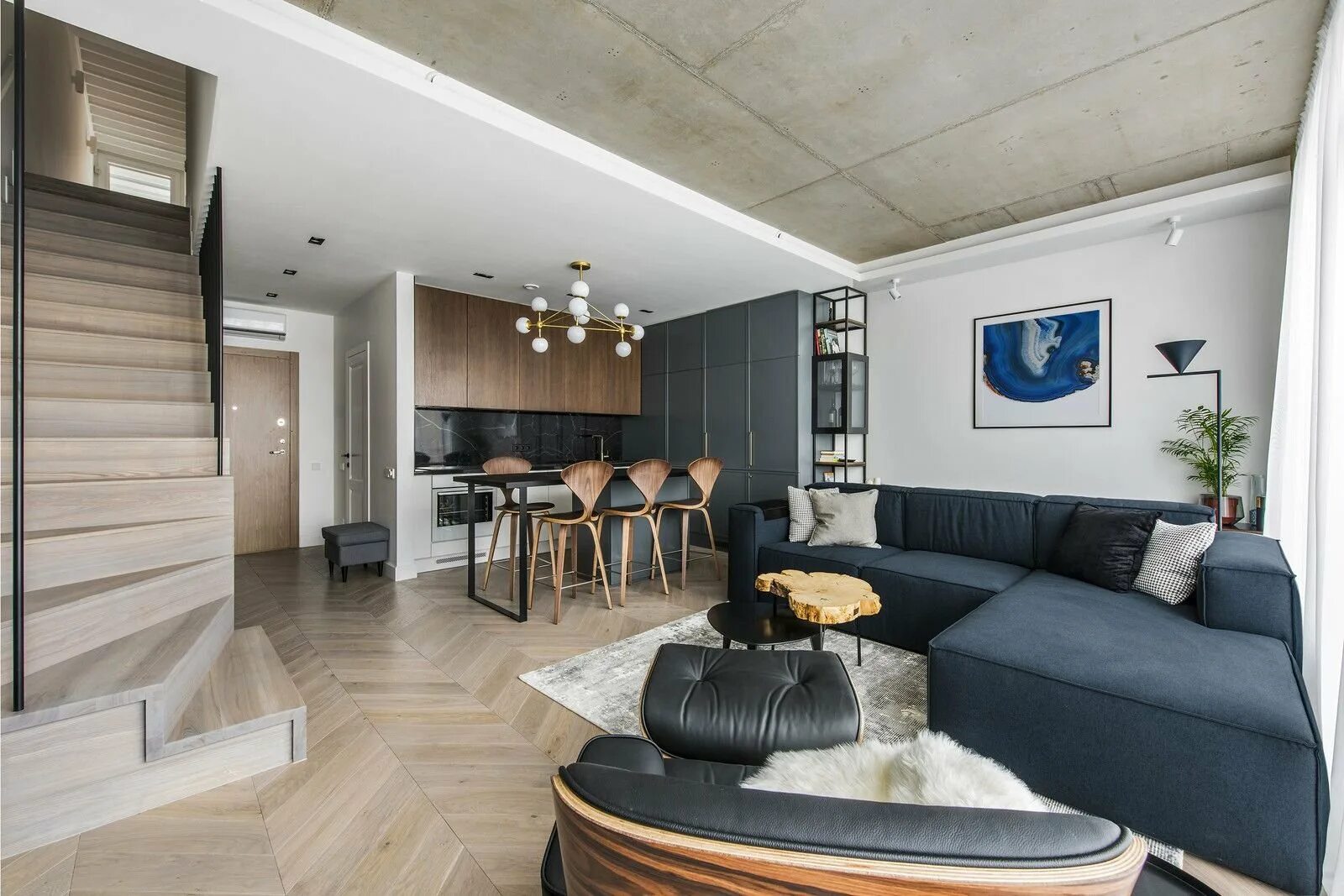 Квартира для большой семьи. Кухня гостиная лофт. Уютная квартира. Кухня в доме. Красивые кухни гостиные.