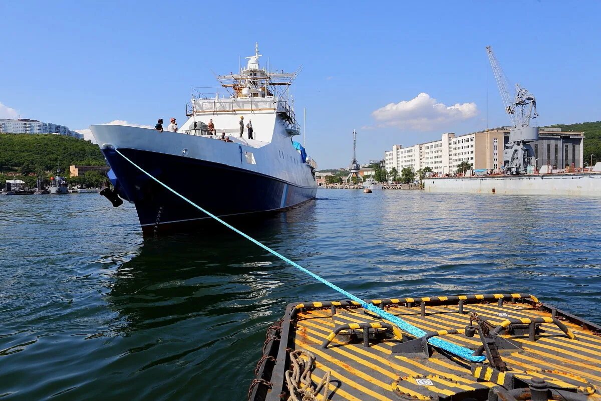 Восточная верфь владивосток сайт. Верфь владивосток. Мирошниченко игорь иванович восточная верфь. Катер 21980. Ао «восточная верфь».