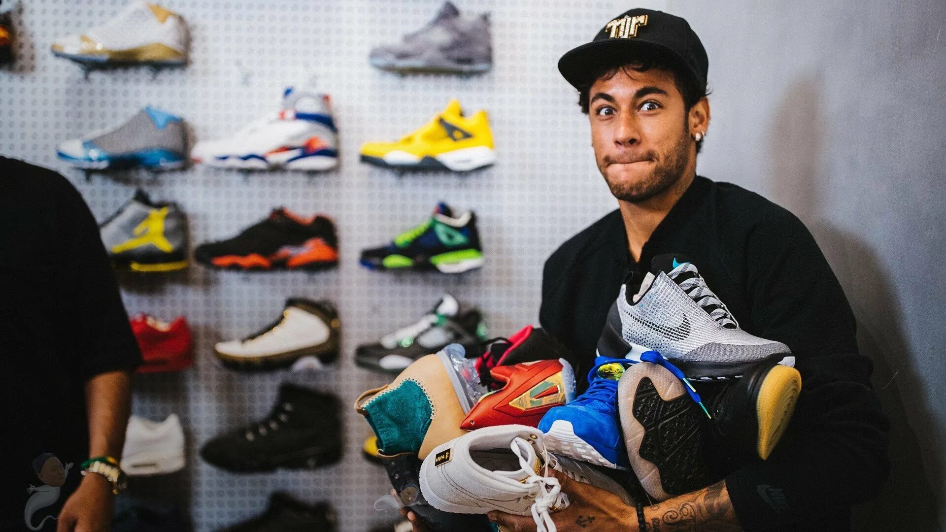 Neymar Sneakers.Puma. Сникерхед кроссовки. Неймар найк. Nike Sneakers магазин. Запах новых кроссовок