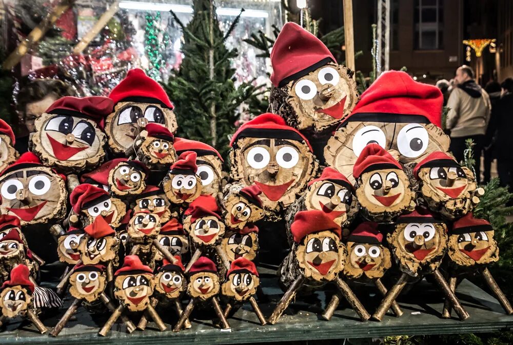 кага тио испания. кага тио испания. Nochevieja в испании. рождественская ярмарка барселона. рождество в каталонии.