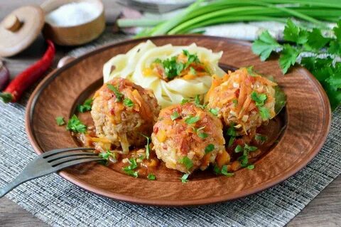 Голубцы с капустой и фаршем на сковороде