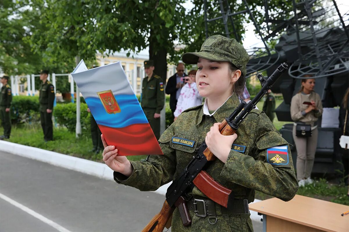 Служили после военной кафедры. Военная Кафедра РГГМУ. Военная Кафедра для девушек. Военная Кафедра в вузах. Форма военной кафедры девушка.