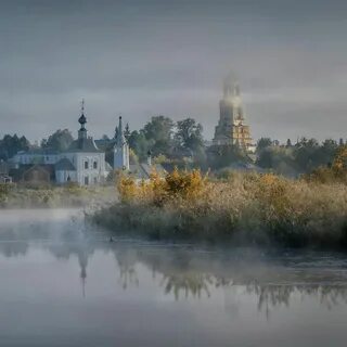 Золотые маковки над рекой