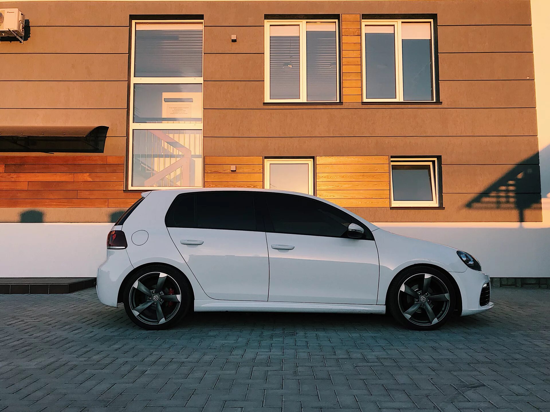 Volkswagen Golf mk6 Tuning. Volkswagen Golf mk6 GTI белый. Volkswagen Golf 6 r белый. Volkswagen Golf 6 тонированный. Drive2 volkswagen