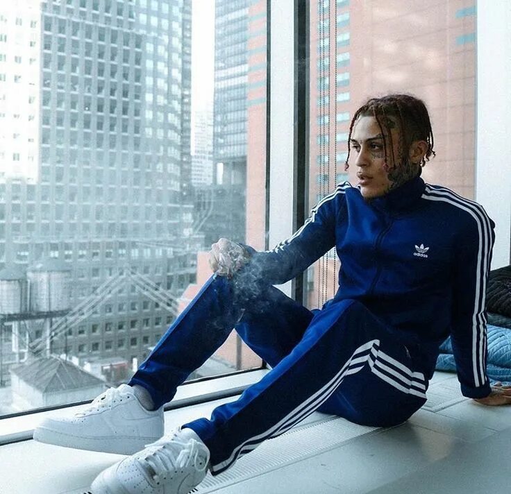 Адидас рекламная компания. Адидас младший реальный человек. Адидас суперкоурт. Adidas originals. Капсульная коллекция adidas.