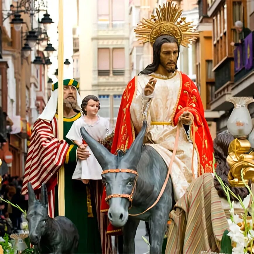 Когда пасха в испании. Семана Санта в Испании. Семана Санта в Испании костюмы. Семана Санта Испания карнавал. Католики в Испании.