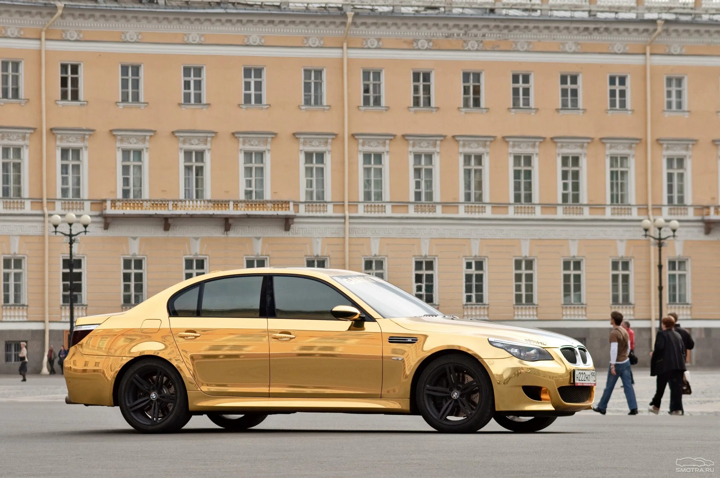 Е60 давидыча. BMW m5 Gold. BMW m5 золотистый. BMW m5 Давидыча. BMW m5 e60 Золотая.