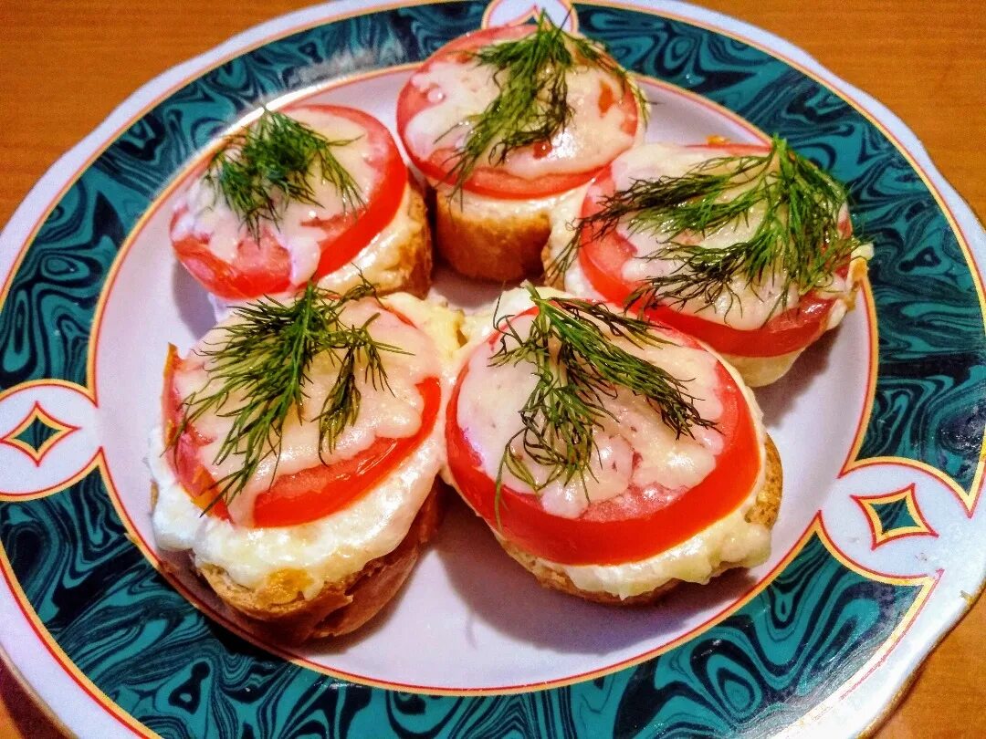 Бутерброды с помидорами и сыром - рецепт с пошаговыми фото