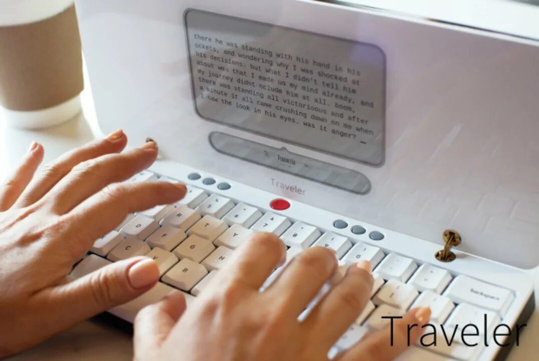 Писать на экране друга. Freewrite traveler аналоги. Freewrite traveler. Astrohaus freewrite traveler. Writing traveler.