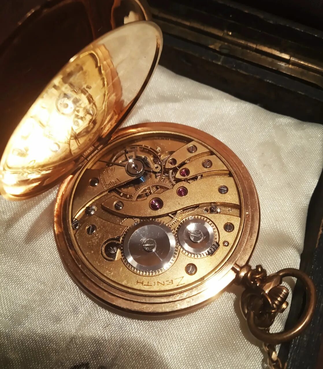 Карманные часы железнодорожника 17 jewels swiss. Часы с николаем 2 cylinder. 1811 pocket watch. Старинные карманные часы с короной фотографии. Роскошные карманные часы.