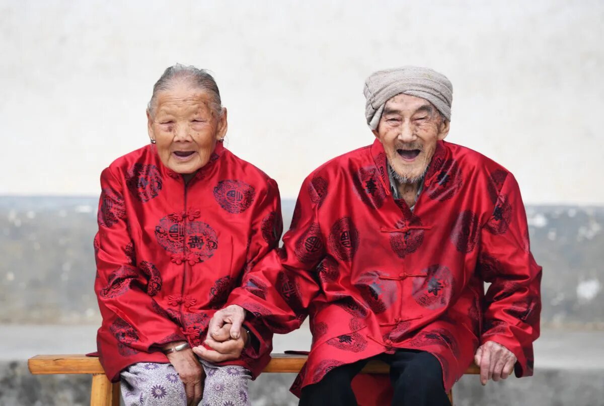 Старик китаец. Китайские люди. Старики в Китае.