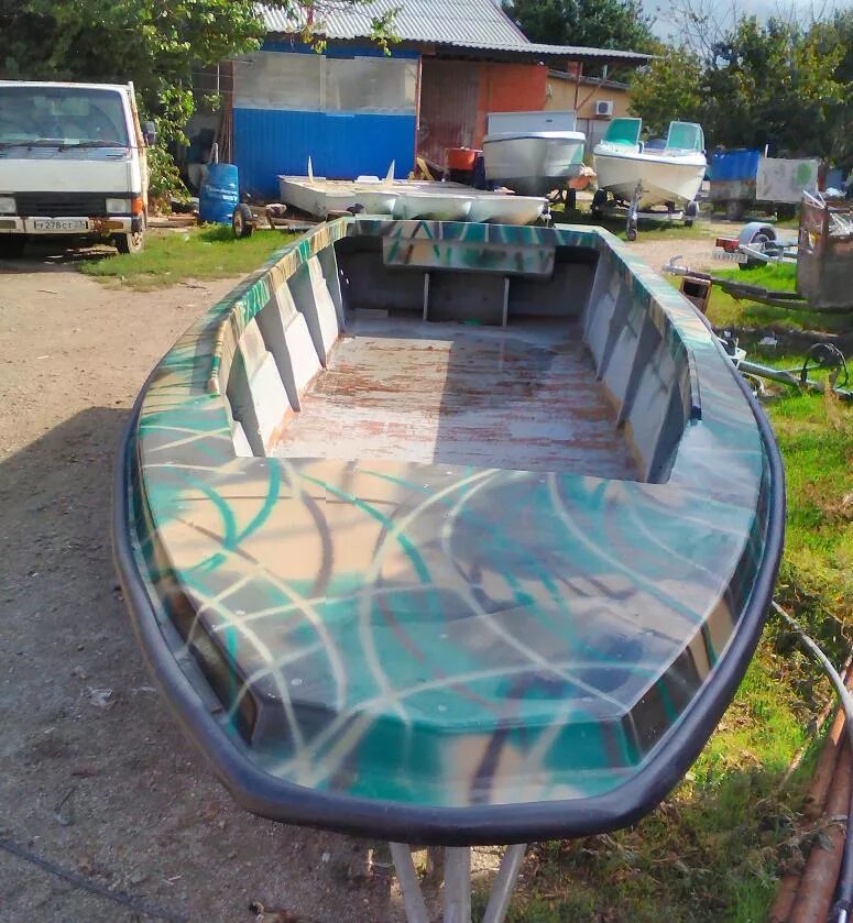 Б у лодки новосибирск. Лодка Касатка 515. Лодки б у. Пластиковая лодка Элерка. Элерка 5,60 лодка пластиковая.