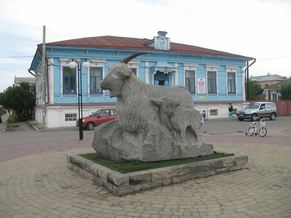 Музей козы в Урюпинске. Урюпинск козел. Урюпинск каменный козел. Урюпинск указатели музей. Прогноз на 3 дня урюпинск