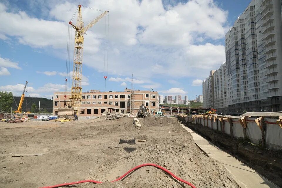 Школа метростроитель красноярск. Новая школа на взлетке красноярск. Школа в покровке красноярск. Строительство школы. Новая школа в солнечном красноярск.