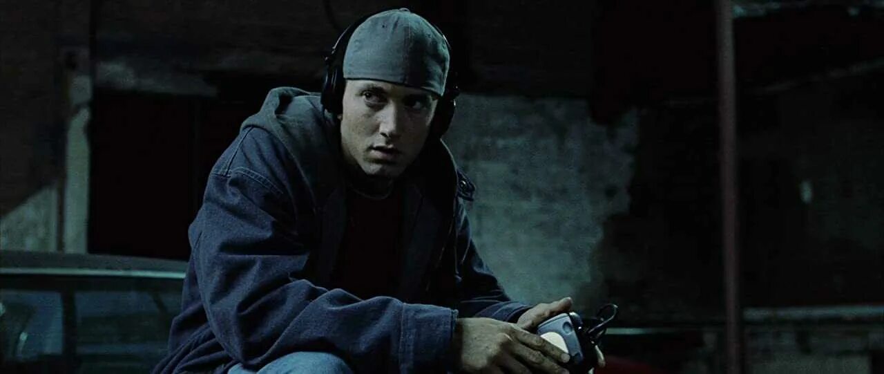 2 22 сюжет. Eminem 2002 8 миля. Eminem 8 миля. Эминем из 8 мили.