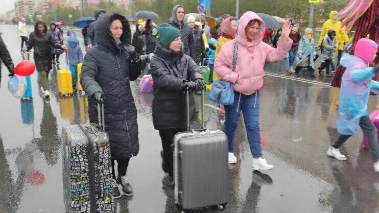 День города новый уренгой артисты. День города в новом уренгое. День города новый уренгой артисты. Праздники в сентябре. Парк дружба новый уренгой.