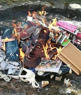 Когда сжигают старые вещи на старый новый